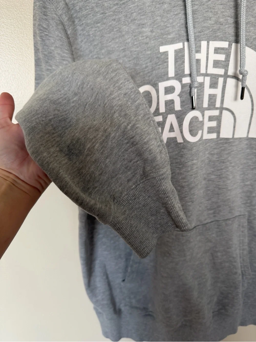 THE NORTH FACE Grey & White Logo Hooded Hoodie Sweatshirt